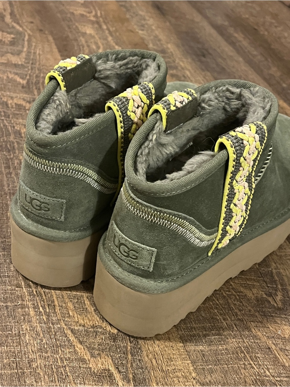 UGG Classic Ultra Mini
Platform Boot - Olive with Yellow & Pink Trim size 8 - Picture 6 of 13